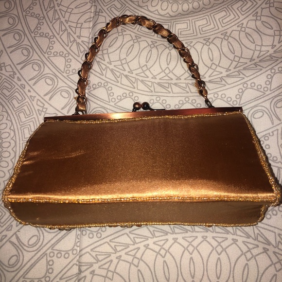 Gold Purse with flower gems - Picture 3 of 4